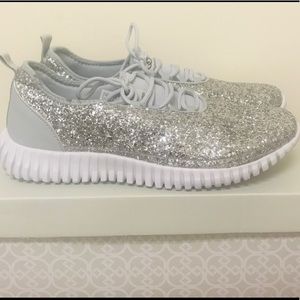 Daisy Fuentes Silver Bling Sequin sneakers 👟